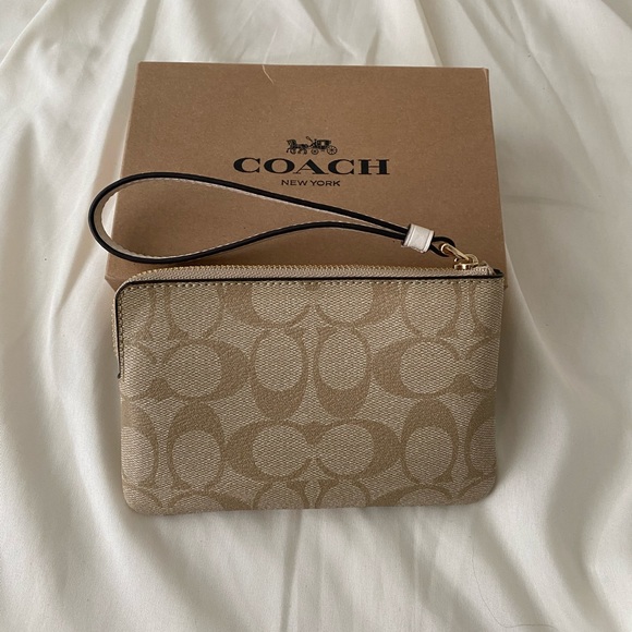 *SOLD* Coach Small Wristlet - Picture 2 of 5